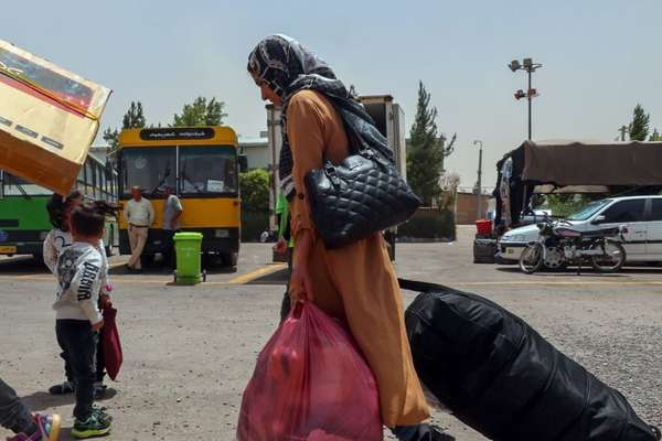 مقامهای ایرانی از بازداشت بیش از ۴۰۰ مهاجر بدون مدرک در زابل و آرادان خبر دادند