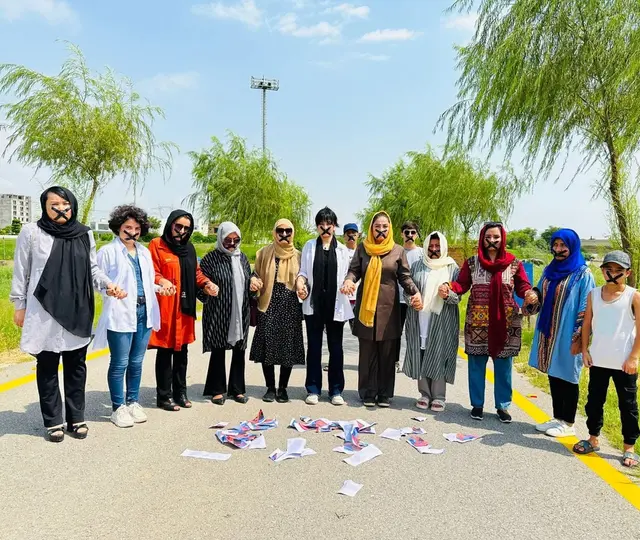 معترضې مېرمنې: رینا امیري طالبانو ته لابي کوي