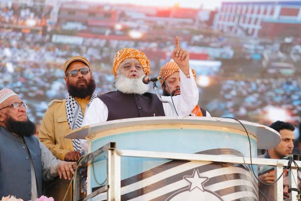 مولانا فضل الرحمن: جعلي حکومت د «جعلي نوټونو» په څېر نه شي چلېدای