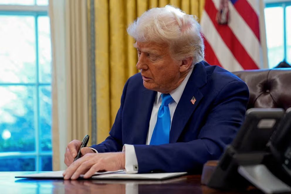 اکسیوس: ترامپ در نامه‌اش به خامنه‌ای، با لحنی شدید دو ماه برای توافق مهلت داده است