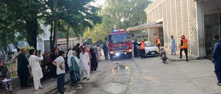 مقتل 14 رضيعاً في حريق بمستشفى في باكستان