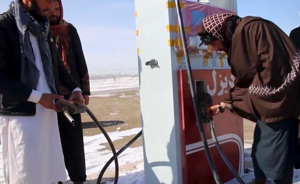 د کلدارو د راکړې ورکړې له امله؛ طالبانو په پکتیکا کې ۲۳ هټۍ او د تېلو پمپونه تړلي دي