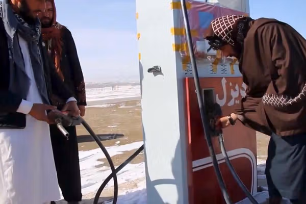 د کلدارو د راکړې ورکړې له امله؛ طالبانو په پکتیکا کې ۲۳ هټۍ او د تېلو پمپونه تړلي دي