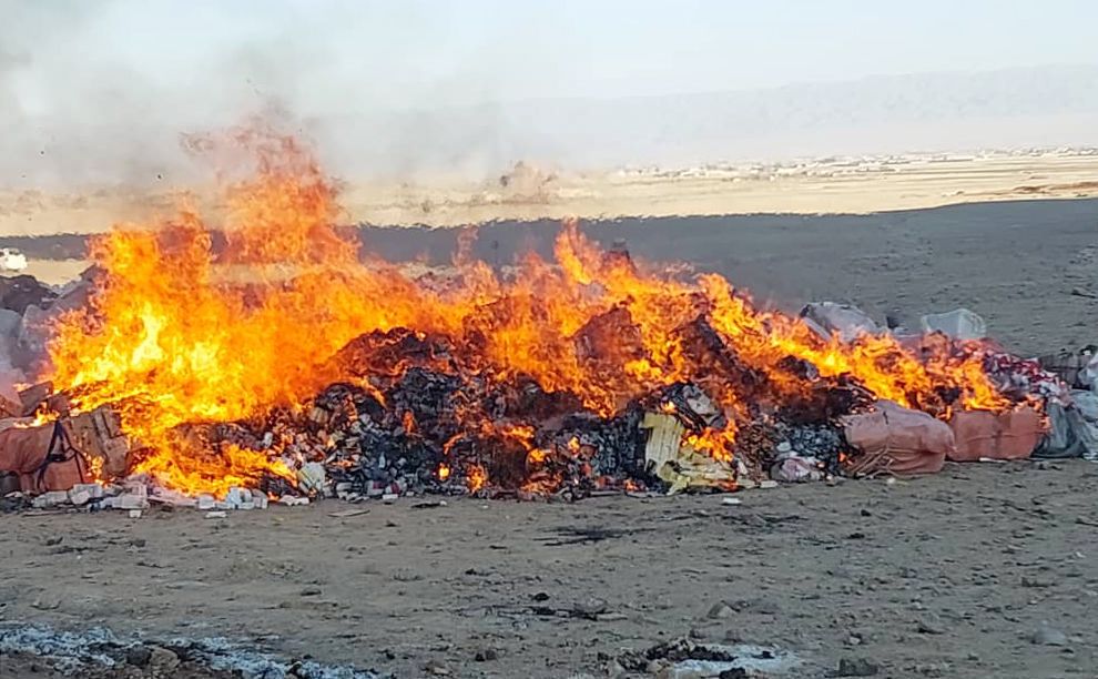 طالبان محموله «داروهای قاچاق» از پاکستان را آتش زد