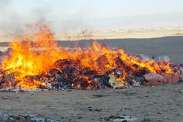 طالبان محموله «داروهای قاچاق» از پاکستان را آتش زد