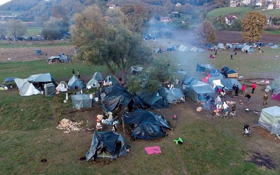 په بوسنیا کې د افغان او پاکستاني کډوالو د قاچاق کوونکو ترمنځ نښته کې ۶ تنه ټپیان شوي