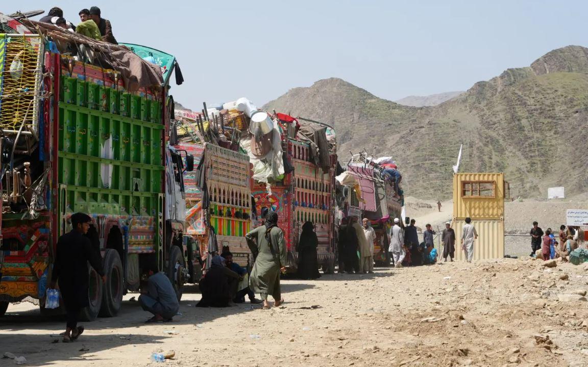 طالبان وايي، پرون له ایران او پاکستان نه نږدې ۶۰۰ کورنۍ افغانستان ته ستنې شوې دي