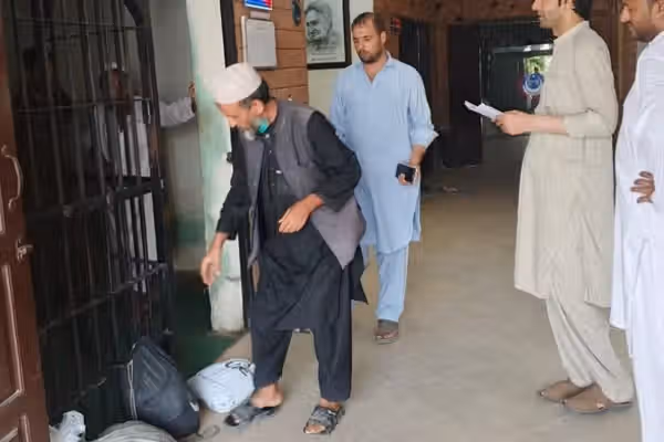 د جبري ستنولو دوام؛ د خیبر بښتونخوا په چارسده کې تر ۱۵۰ ډېر افغان کډوال نیول شوي دي