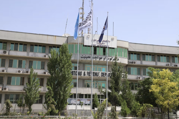 موظفو الدولة في أفغانستان يشتكون من تأخر رواتبهم وسط أزمة مالية لطالبان