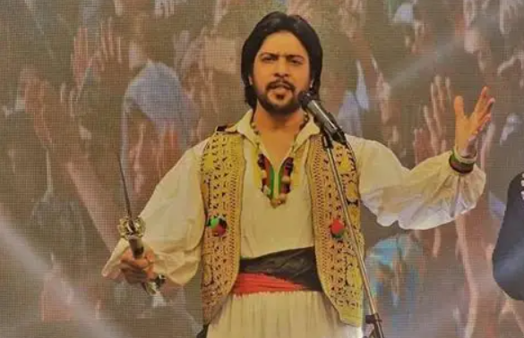 د خپلواکۍ ۱۰۷مه کلیزه؛ افغان سندرغاړی وایي له بنسټیزو حقونو محروم ملت رښتینی خپلواک نه دی