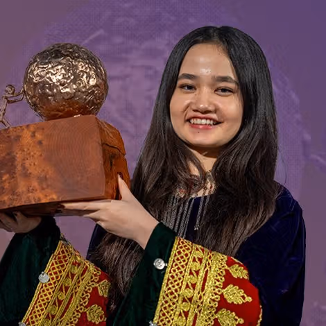 یک دختر افغان در جمع رهبران جوان ۲۰۲۵ سازمان ملل قرار گرفت