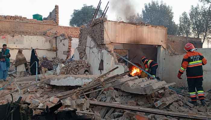 په ملتان کې د ګازو د ټانکر د چاودنې پېښې د مړو شمېر لسو کسانو ته ورسېد