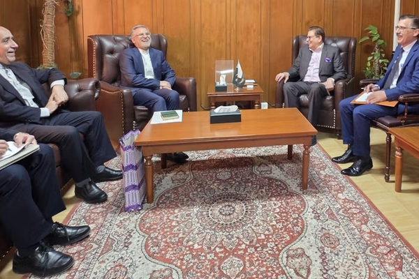 مسؤولون إيرانيون وباكستانيون يبحثون تهديد الجماعات الإرهابية المتمركزة في أفغانستان