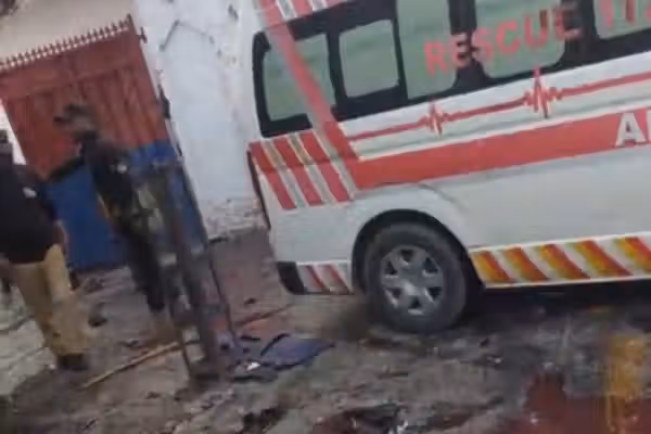 شمار کشتهشدگان حمله انتحاری در پاکستان به ۱۴ نفر افزایش یافت