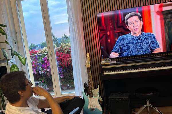 داوود سرخوش، خواننده ترانه مشهور «سرزمین من» سرطان را شکست داد