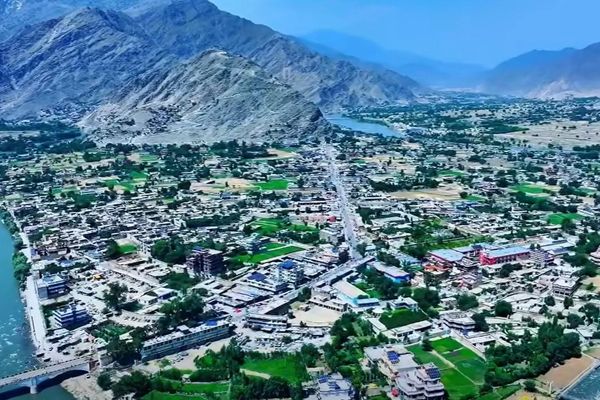 په کونړ کې په درېیو ټرافیکي پېښو کې ۱ کس مړ او ۲۴ نور ټپیان شوي