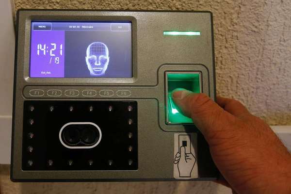 Iran Launches Biometric Registration System For Afghan Migrants At Dogharoon Border