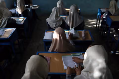 مرکز بوش: بهرغم سرکوب طالبان دختران افغان برای حق آموزش مبارزه میکنند