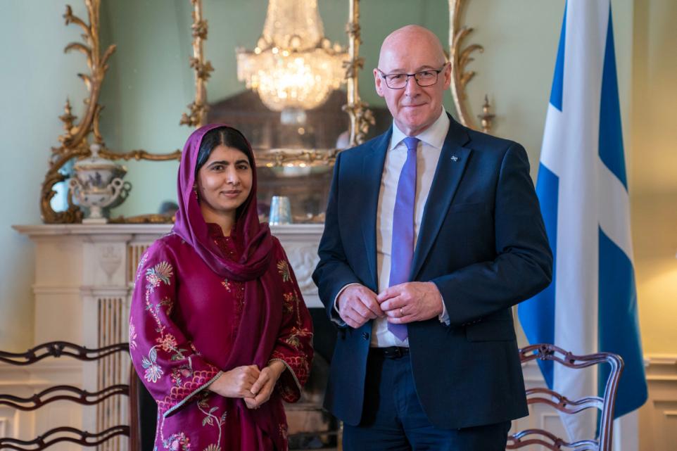 ملاله یوسفزۍ: نړیواله ټولنه دې د افغانستان له ښځو سره د «جنسیتي اپارتاید» پر ضد اقدام وکړي