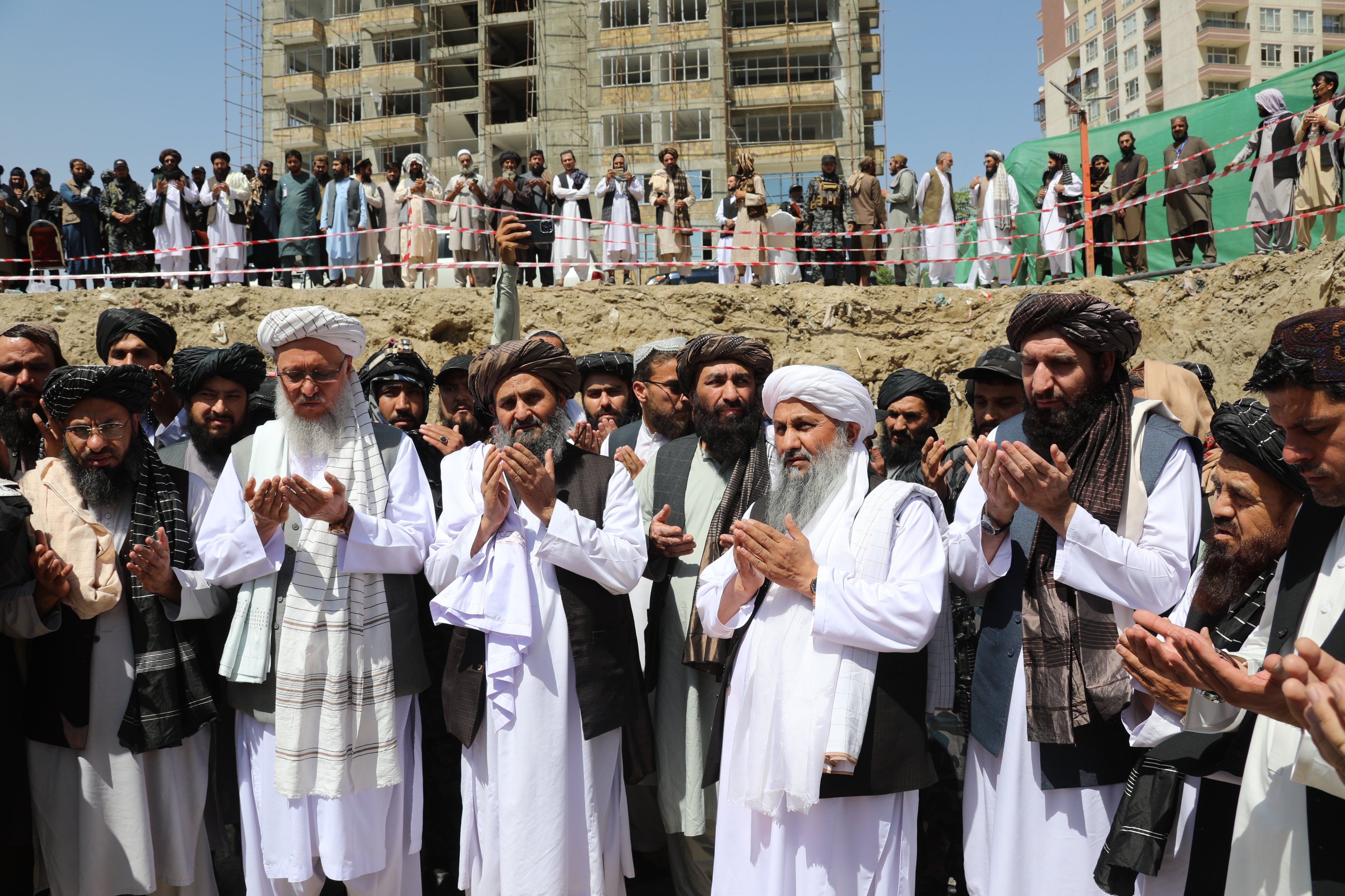 ملا برادر: په کابل کې نفوس زیات شوی خو استوګنیز کورونه څو برابره کم دي