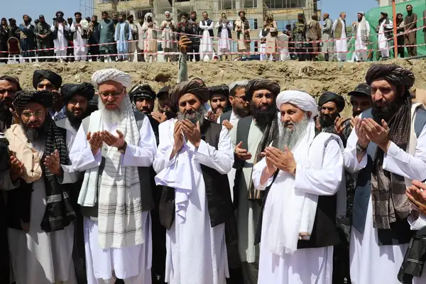 ملا برادر: په کابل کې نفوس زیات شوی خو استوګنیز کورونه څو برابره کم دي