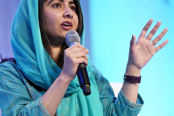 ملاله یوسفزۍ: د طالب ځپونکي رژیم پر ځای باید په افغان نجونو او د دوی پر مقاومت باور وشي