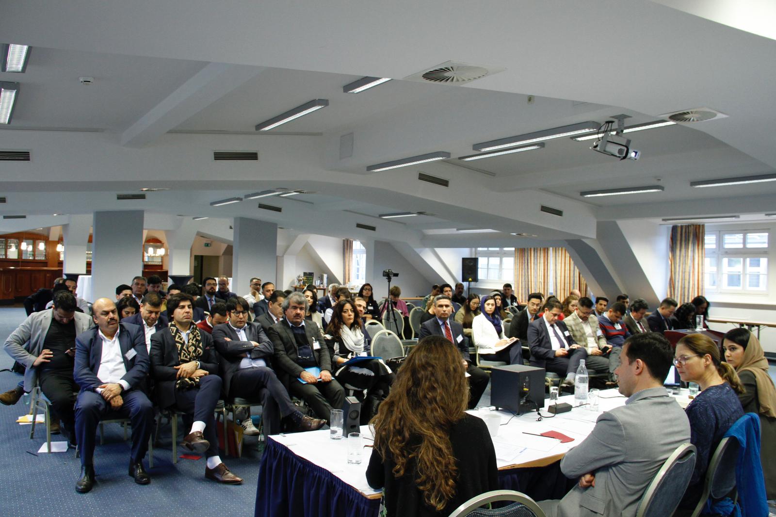 افغانستان د هېرېدو له څنډو بېرته د نړۍوال پام منځ‌ټکي ته؛ تر سرلیک لاندې سېمپوزیم جوړ شو