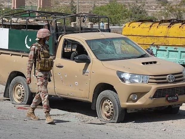 ۹ سرباز پاکستانی در یک حمله انتحاری در ایالت خیبر پختونخوا کشته شدند