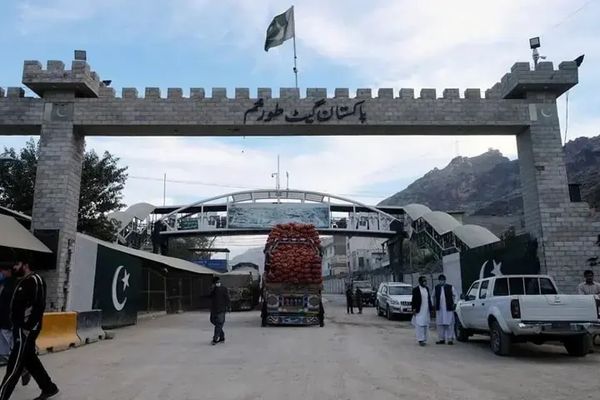 د تورخم تړلې دروازه؛ ورځني مزدوران او د لاس ګاډو چلوونکي له سختو اقتصادي ستونزو سره مخ دي