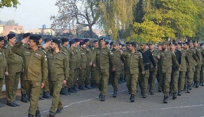 په اسلام اباد کې تر ۱۰ زرو ډېر پولیس چمتو دي چې د پي ټي ای د لاریون مخه ونیسي