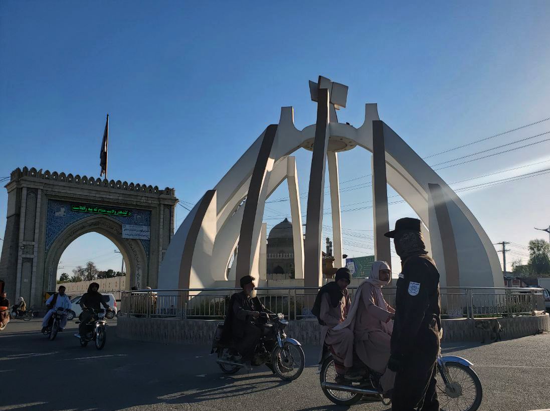 د کندهار د ولایت مقام مخه؛ په ټولو بازارونو کې طالبانو امنيتي تدابير زيات کړي او تلاشۍ شروع دي 