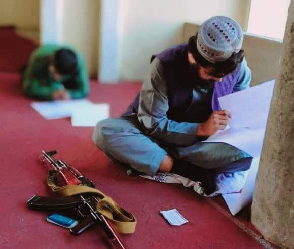 طنز سیاسی؛ کانکور امارت با تفکیک جنسیتی و سوال‌های زنانه و مردانه