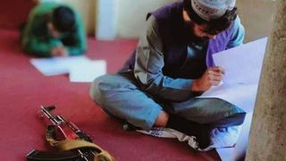 طنز سیاسی؛ کانکور امارت با تفکیک جنسیتی و سوالهای زنانه و مردانه