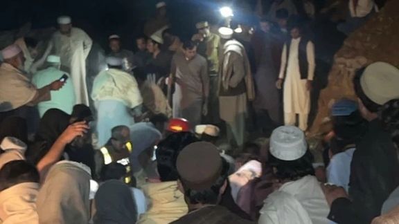 د خیبرپښتونخوا په خیبر او سوېلي وزیرستان کې د چت پرېوتو په دوو پېښو کې اته تنه مړه شوي