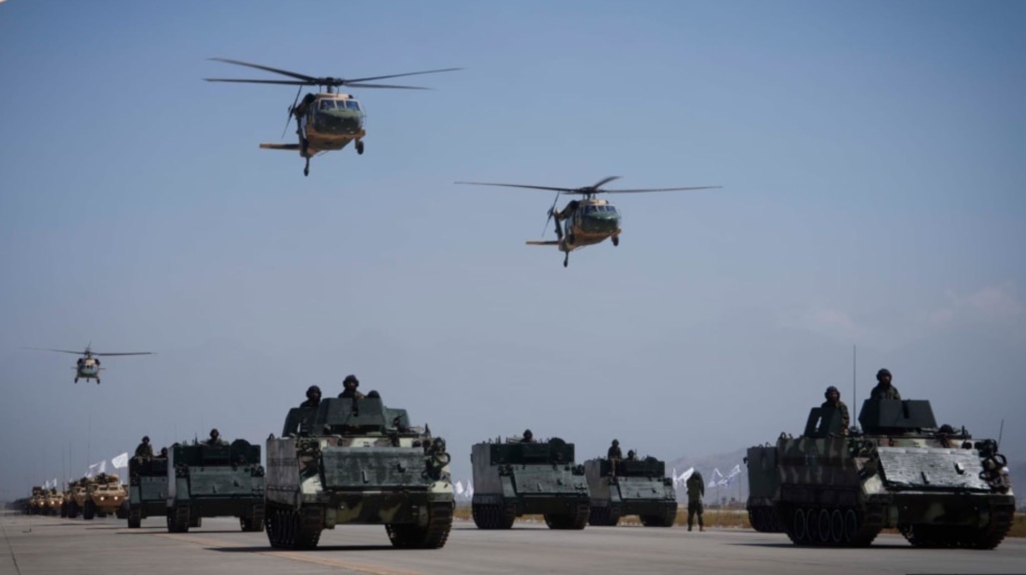 پاکستان له طالبانو څخه د امریکايي وسلو له بېرته اخیستلو ملاتړ وکړ