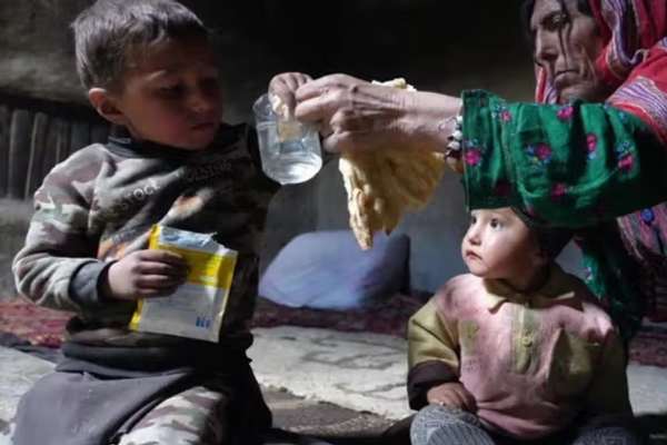 د خوړو نړیوال پروګرام: په افغانستان کې لوږه مخ پر ډېرېدو ده