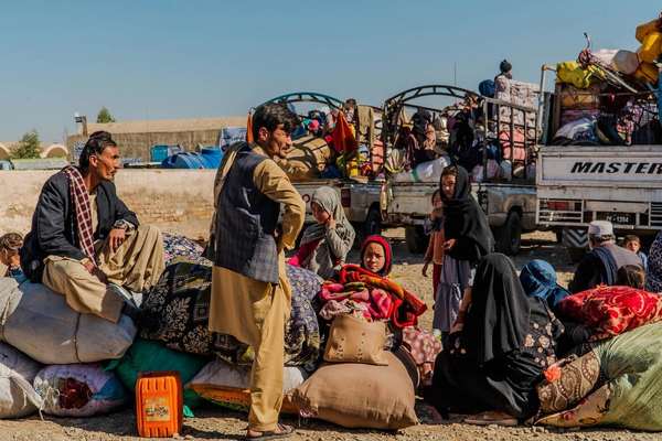Pakistani Police Have Detained More Than 10,000 Afghan Migrants, Says Taliban