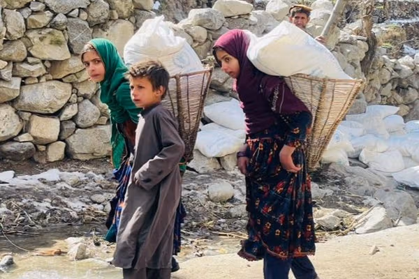 ملګري ملتونه وايي چې که جګړه ودرېږي یو میلیون افغان ماشومانو ته خواړه رسولی شي