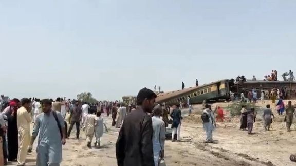 خروج قطار از ریل در ایالت سند پاکستان دستکم ۱۵ کشته برجا گذاشت
