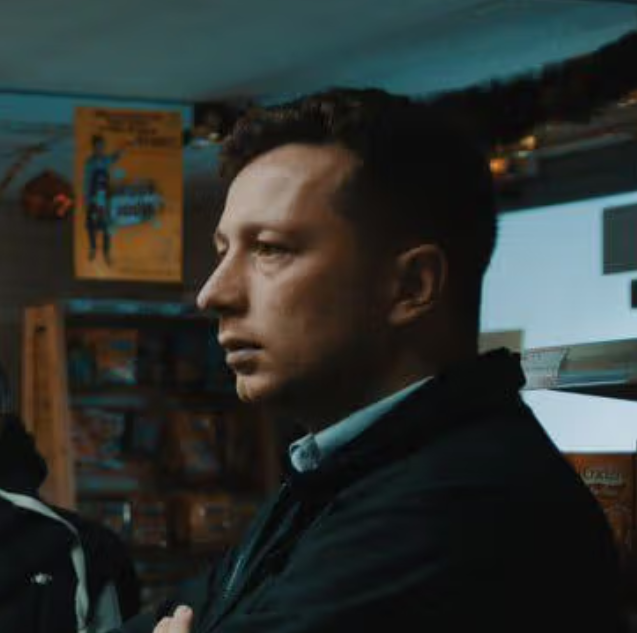 فرنسا تلاحق ناشطاً يمينياً متطرفاً بتهم تحريضية تتعلق بالكراهية ضد الأفغان