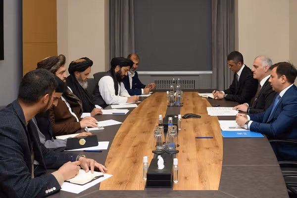 طالبانو د اذربایجان چارواکو سره د ټرانزیټ او ترانسپورتي اړیکو پر پراختیا خبرې کړې