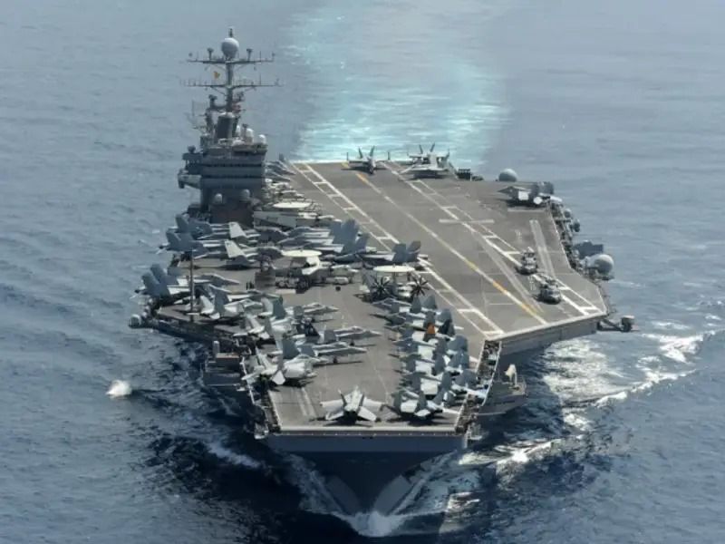 ناو هواپیمابر تئودور روزولت در حال خروج از خاورمیانه و بازگشت به امریکا است