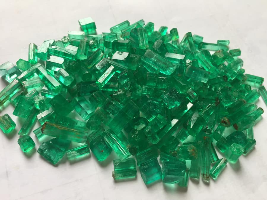 طالبانو د ۱۹۸ زره ډالرو په ارزښت د پنجشېر د څه باندې ۱۵۰۰ قیراطه زمرود د پلور خبر ورکړی