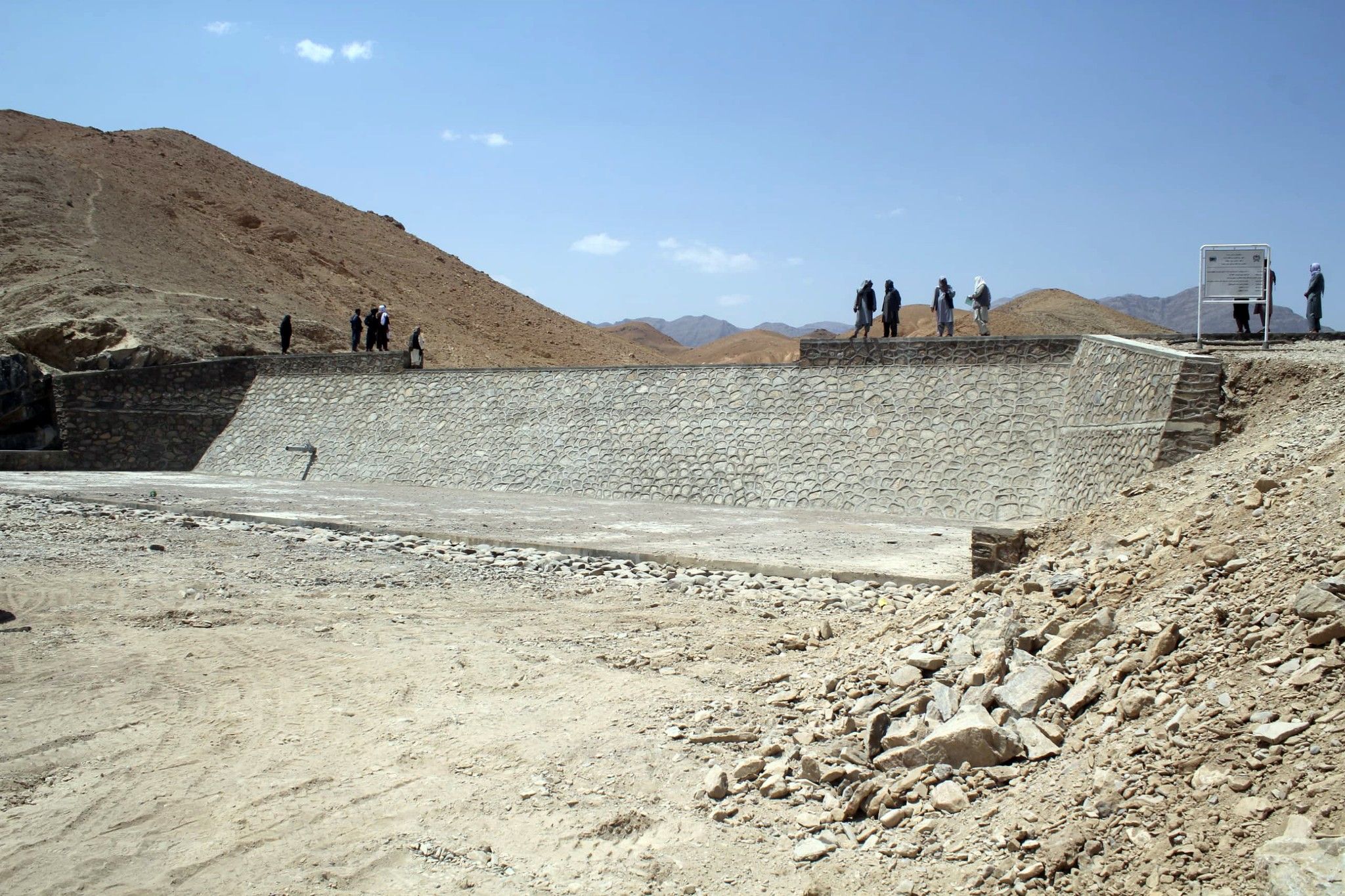 طالبان از افتتاح دو بند ذخیره آب در ولایت فراه خبر داد