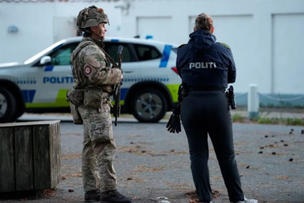 الدنمارك تسلّم أفغانياً يشتبه بتجسسه لصالح إيران إلى ألمانيا