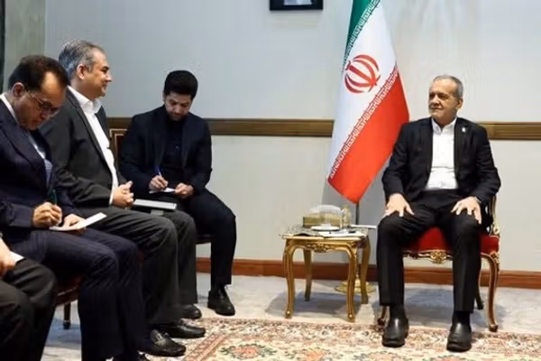 محسن نقوي له پزشکیان سره د تړلو دروازو ترشا د سولې د بیا پیل په تړاو لیدلي
