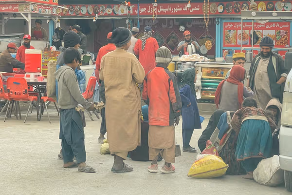 کندهار کې لوږه؛ د واکمنو چوپتیا او د سوالګرو ماشومانو زیاتوالي خلک اندېښمن کړي