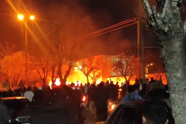 بیش از ۱۰۰ نفر در اعتراضات گسترده ایران بازداشت و ۷ نفر کشته شدند