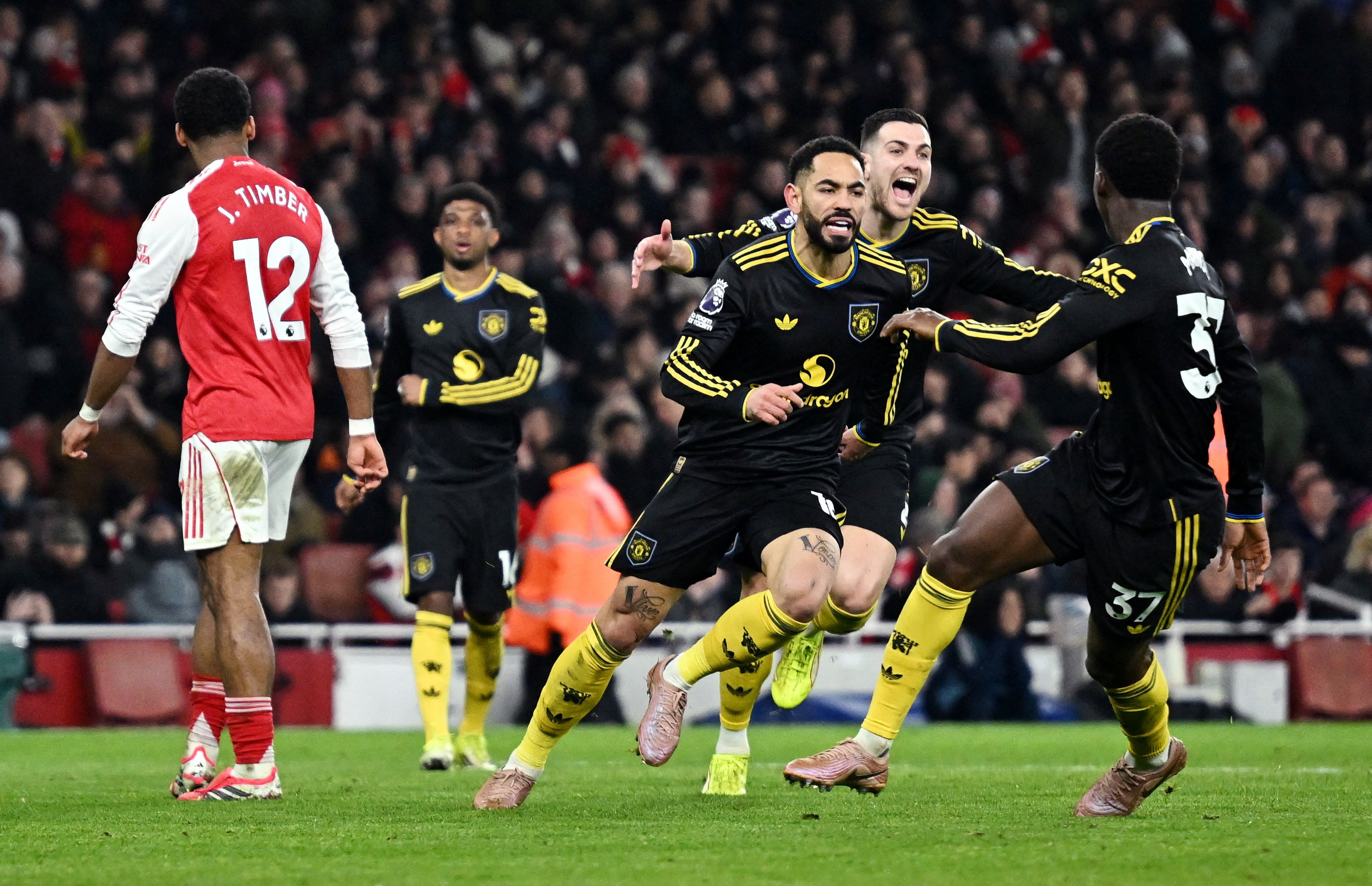 دومین پیروزی بزرگ منچستریونایتد با هدایت مایکل کریک، شاگرد خلف «آلکس فرگوسن»