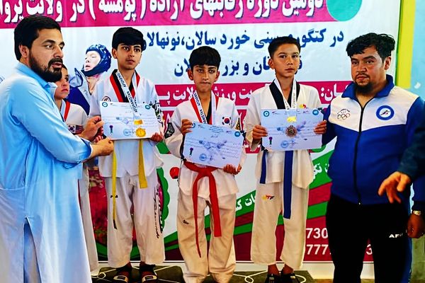 حضور ۱۵۰ ورزشکار در مسابقات تکواندو جام گل ارغوان در چاریکار